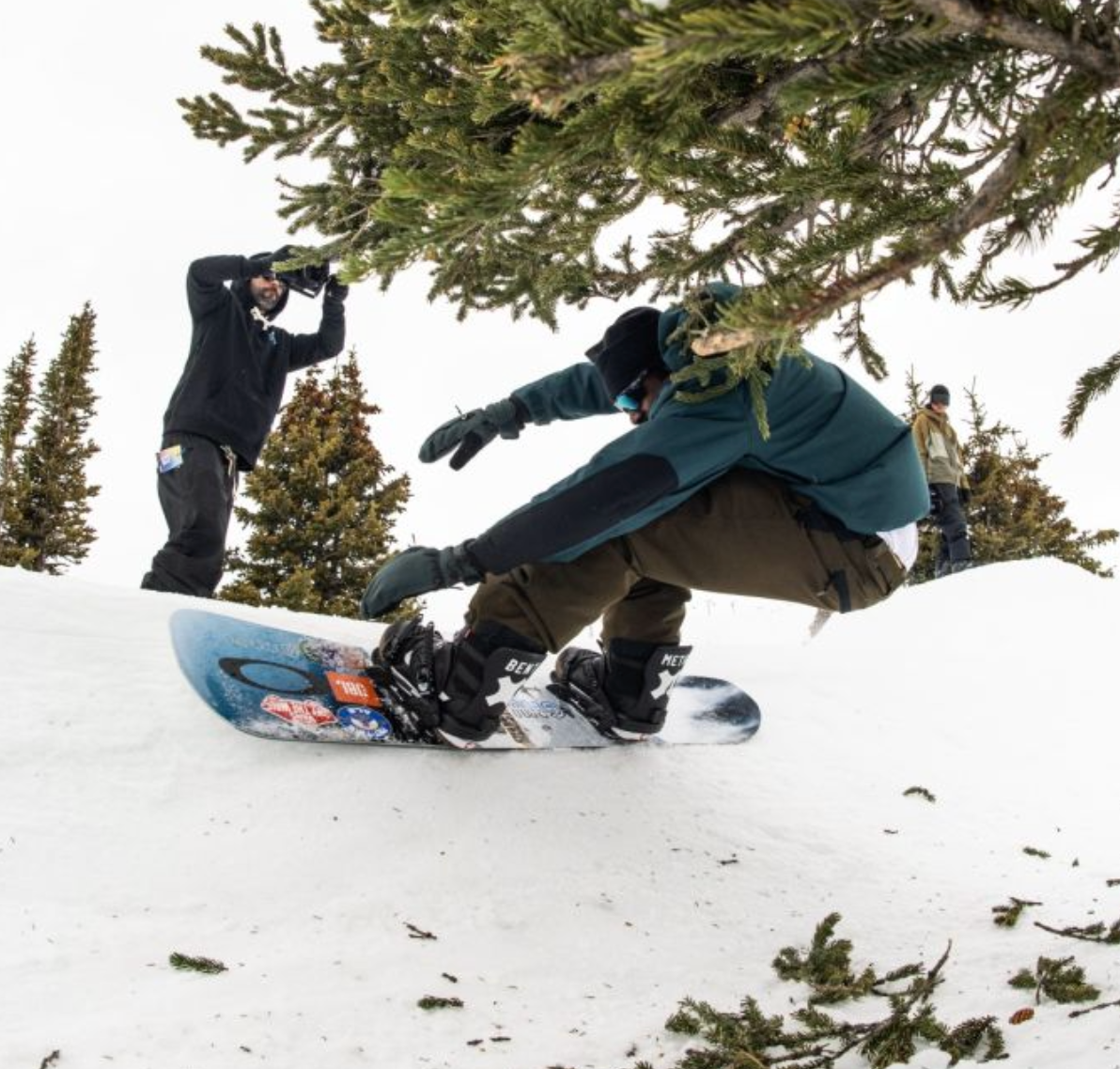 Bent Metal Axtion Black White