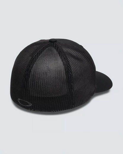 Oakley Golf Cresting Trucker Blackout