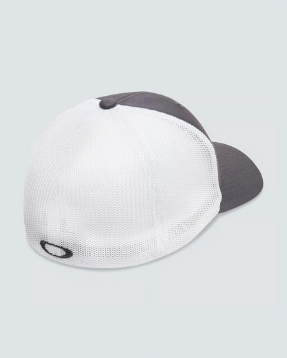 Oakley Golf Cresting Trucker  Forged Iron White